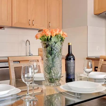 Aura Triapart Apartment